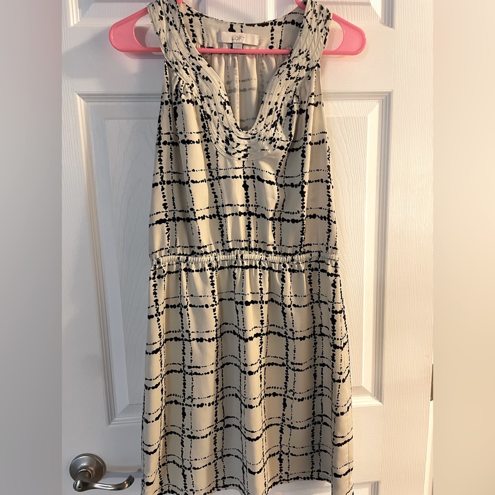 Ann Taylor LOFT Size 4 silky dress